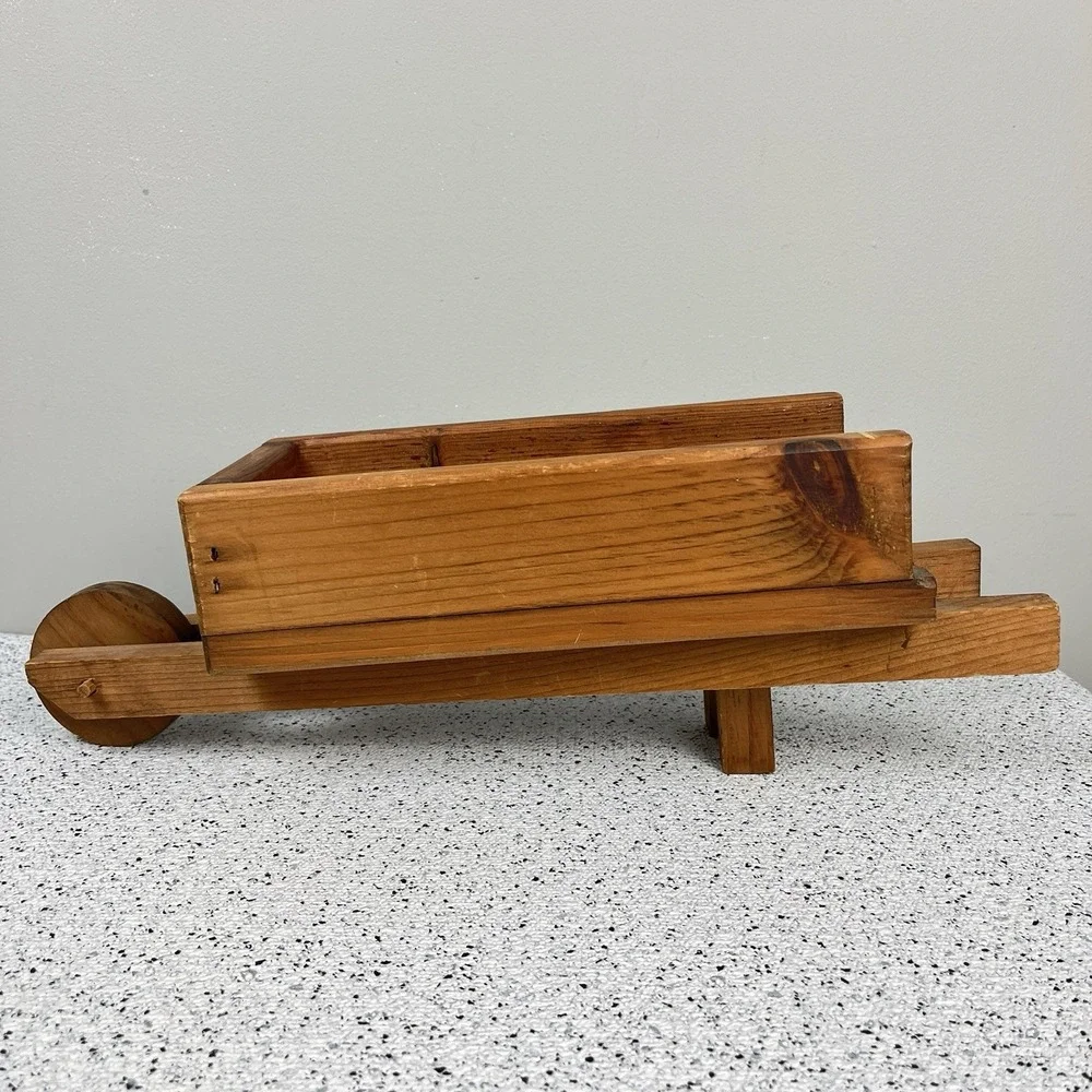 Vintage Handmade‎ Wooden Wheelbarrow I LOVE COWS Heart Trinket Shelf Accent